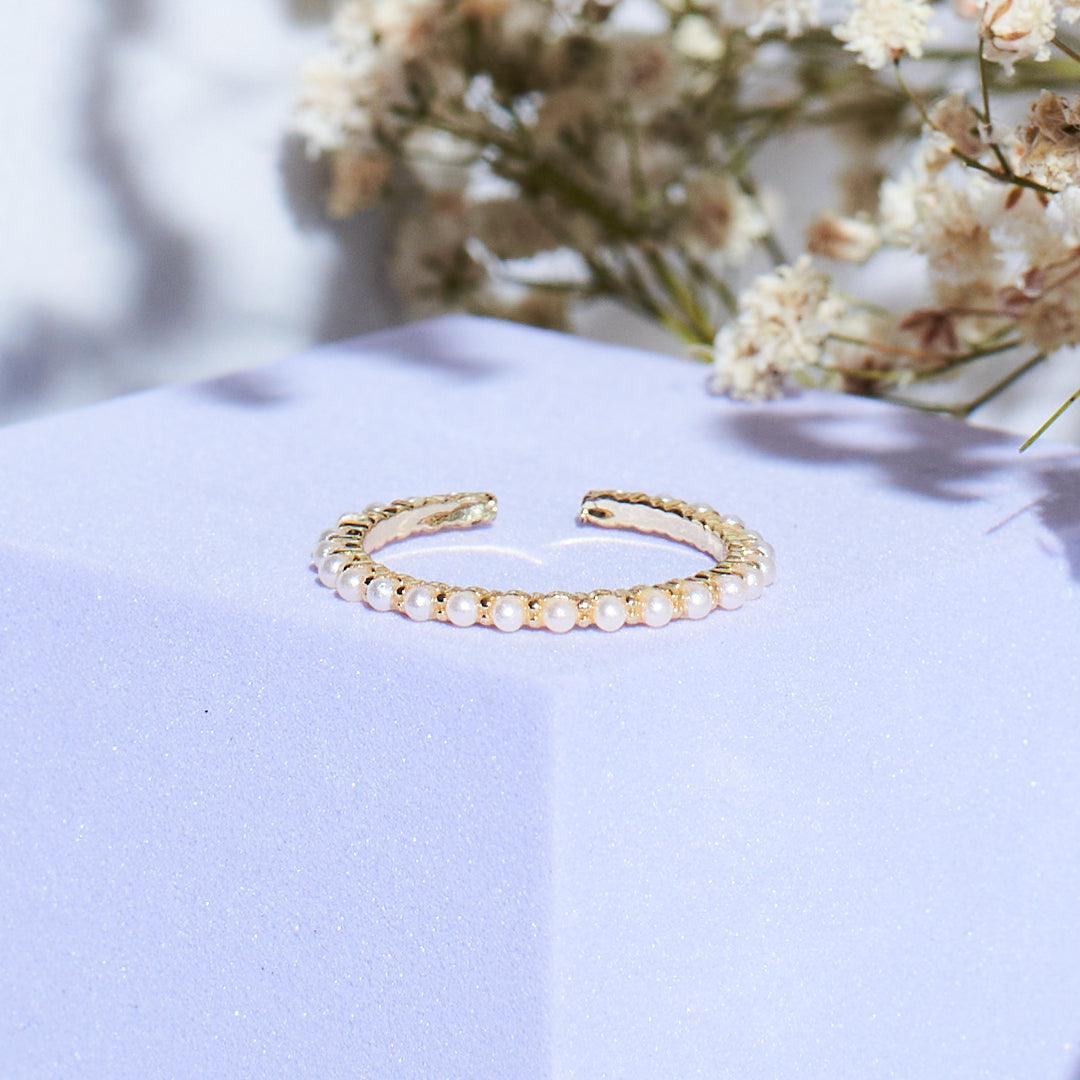 Pearl Queen Minimal Ring Salty