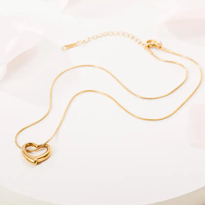 Swaying Heart Necklace