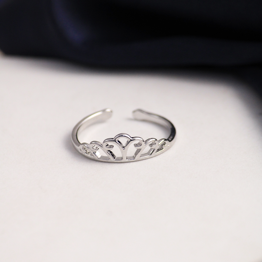 Queen studded Silver ring