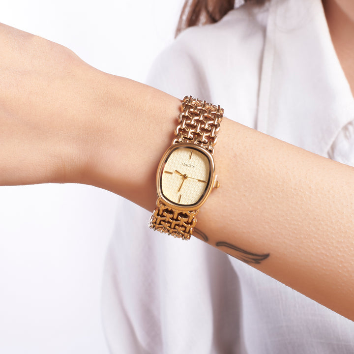 Oval White Textured Dial Mesh Bracelet Watch for Women
