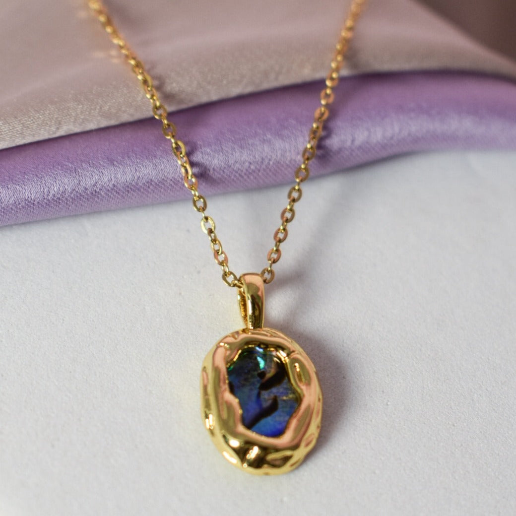 Antique Gold Mystic Magical Crystal Necklace - Salty Accessories