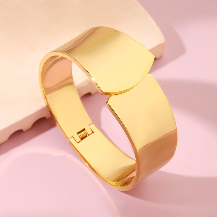 Luxe Radiance Gold Cuff - Salty Accessories