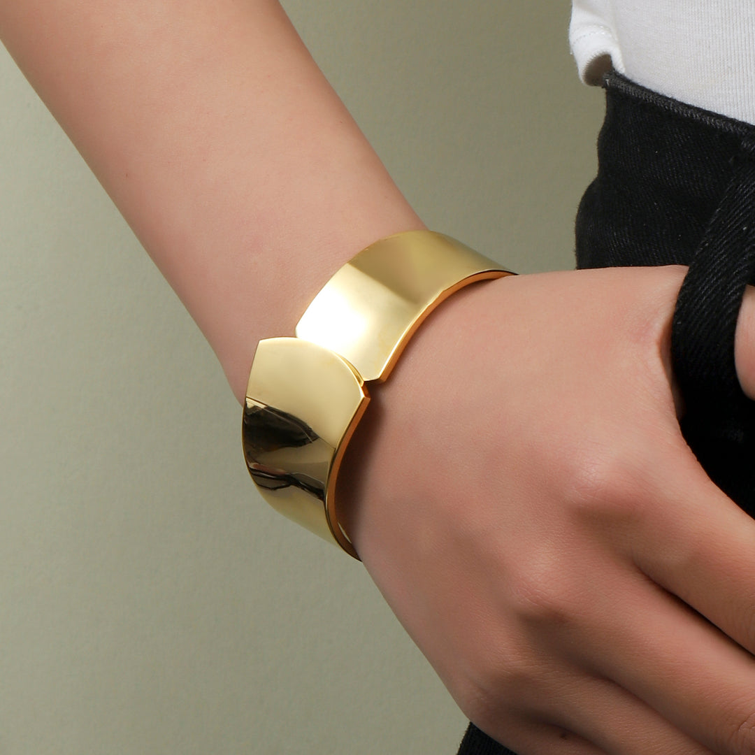 Luxe Radiance Gold Cuff - Salty Accessories