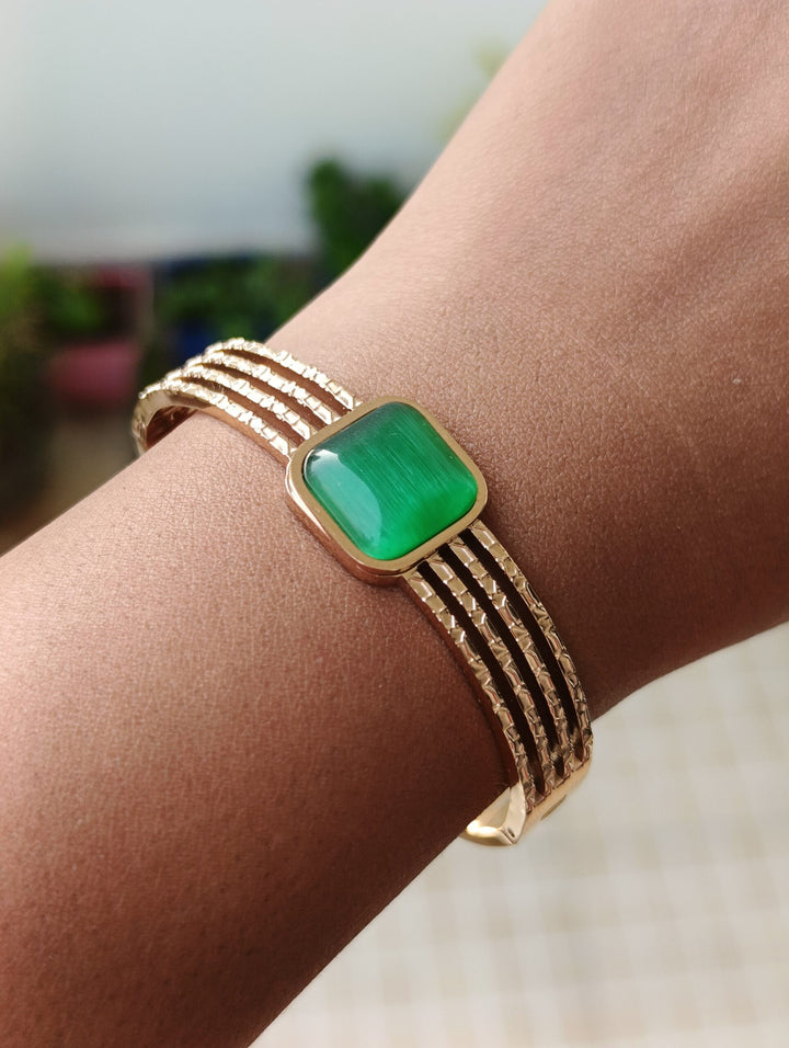 Pristine Pearl Stone Gold Bracelet