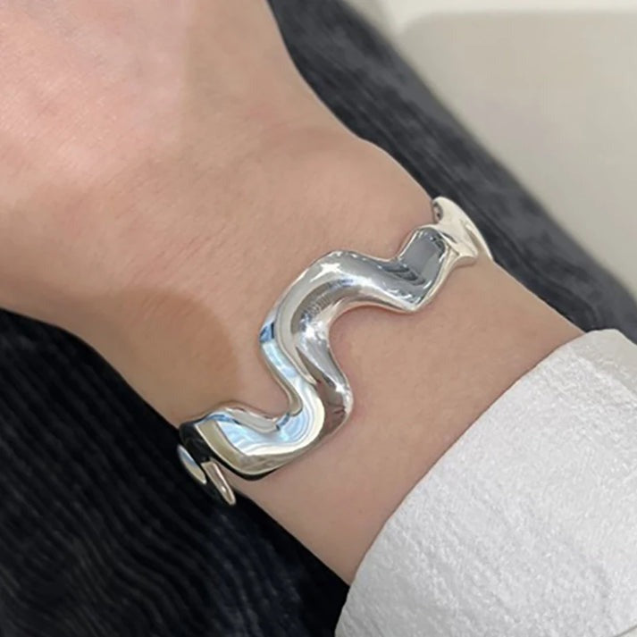 Stylish Silver Undulating Bracelet