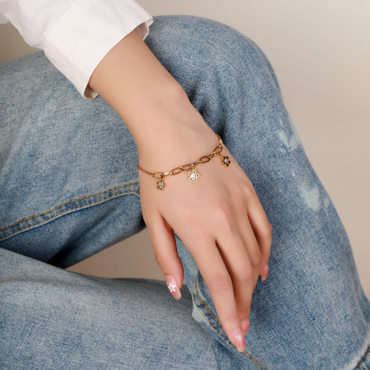 Lyra Golden Necklace