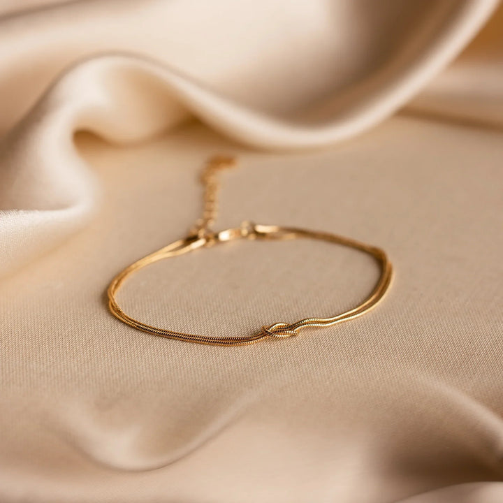 Linked by Love Knot Bracelet - Gold