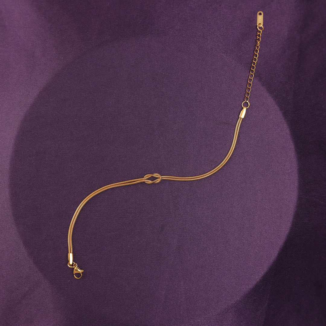 Linked by Love Knot Bracelet - Gold