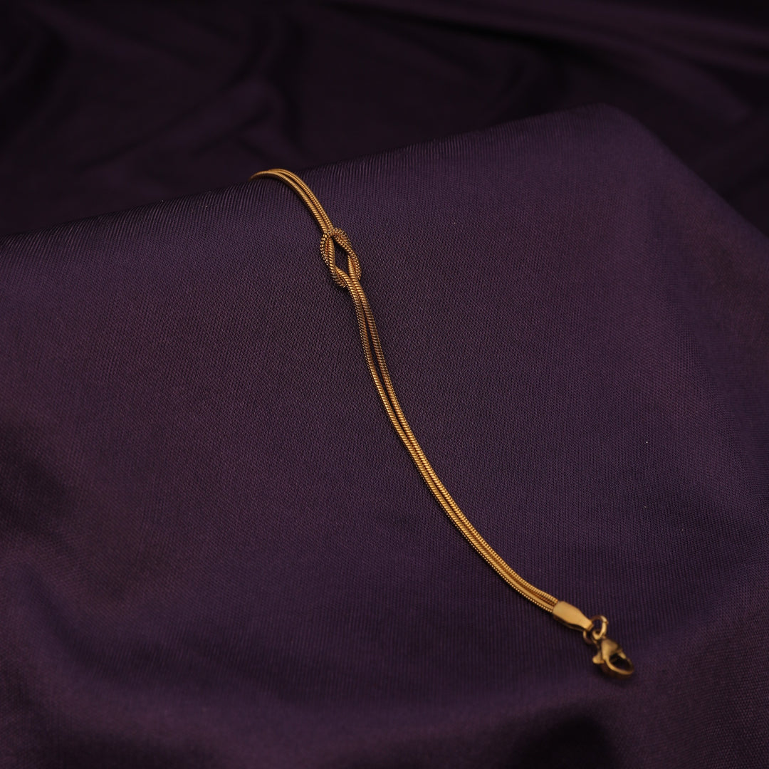 Linked by Love Knot Bracelet - Gold