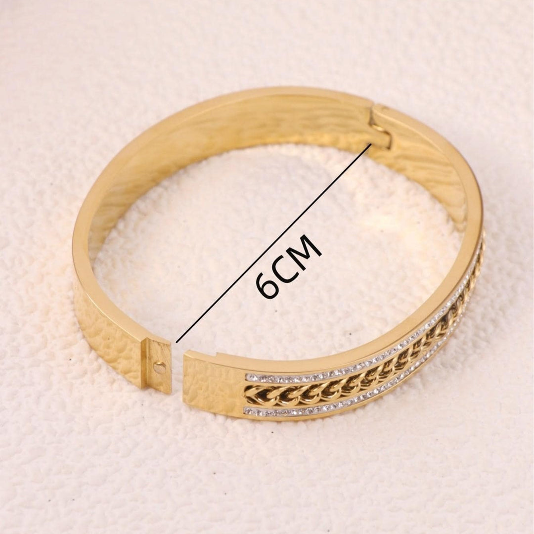 Regal Chain Glow Bracelet