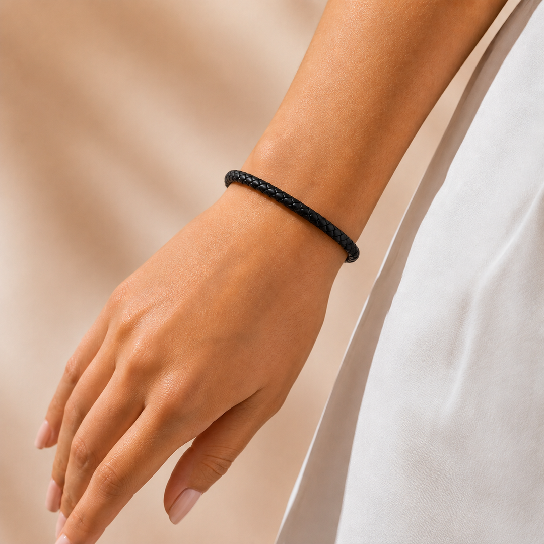 Onyx Shackle Cord Bracelet - Black