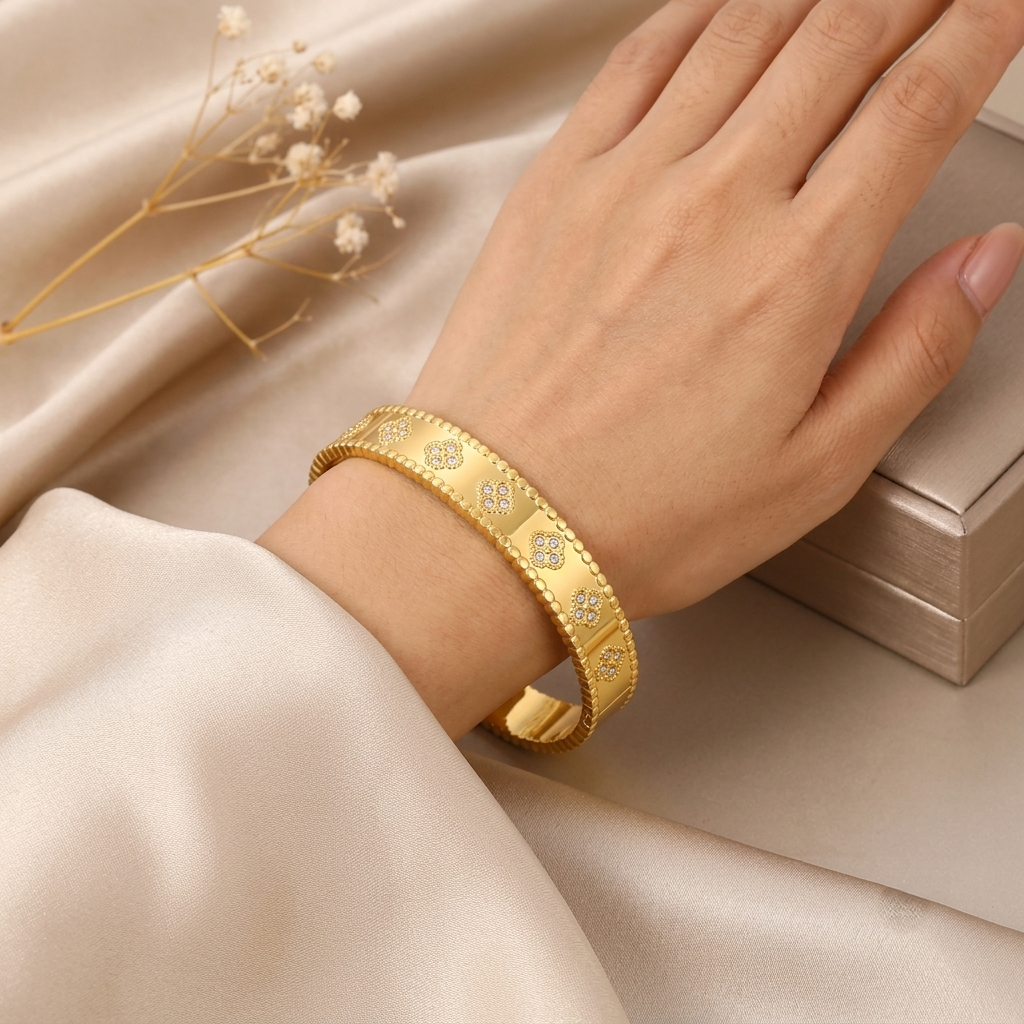 Golden Clover Glow Bracelet