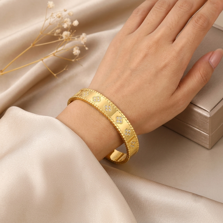 Golden Clover Glow Bracelet