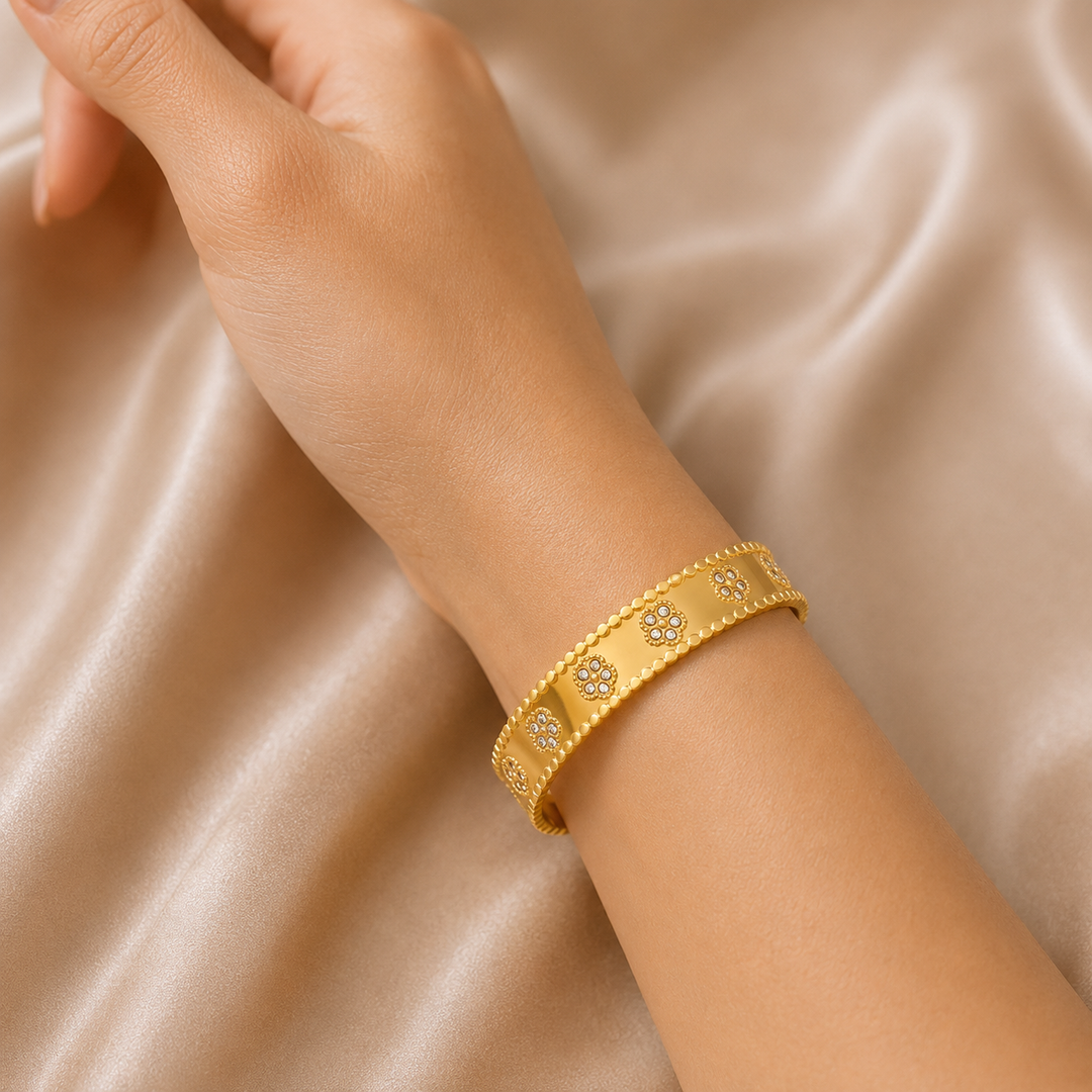 Golden Clover Glow Bracelet