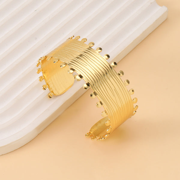 Elara Ribbed Rounded Edge Cuff