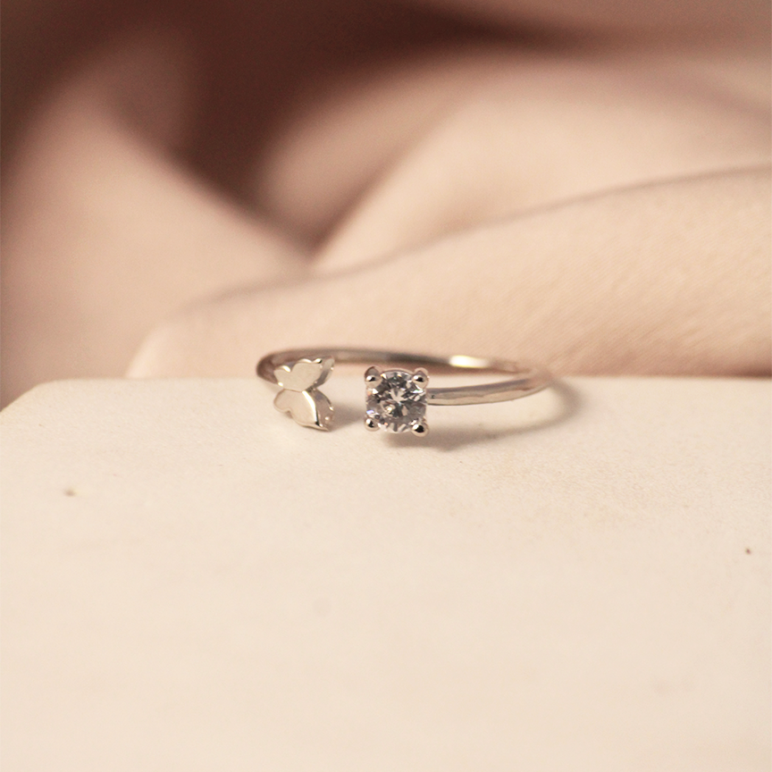 Beautiful Diamond Fly Ring