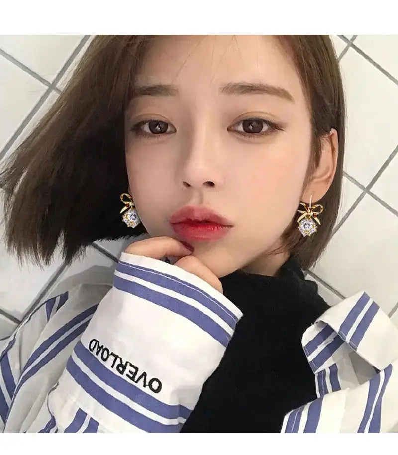 Bling Stone Bow Earrings - Gold