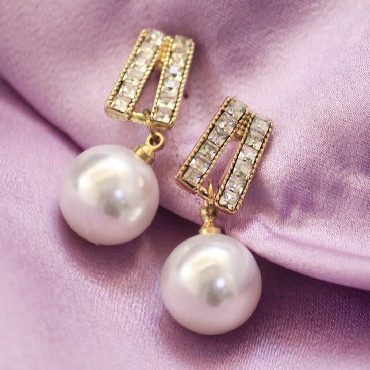Chic Salt Water Pearl Earrings