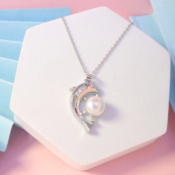 Classy Dolphin Pearl Necklace - Salty Accessories