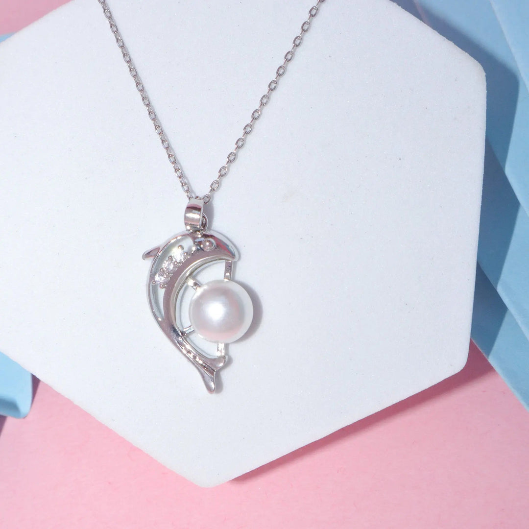 Classy Dolphin Pearl Necklace - Salty Accessories