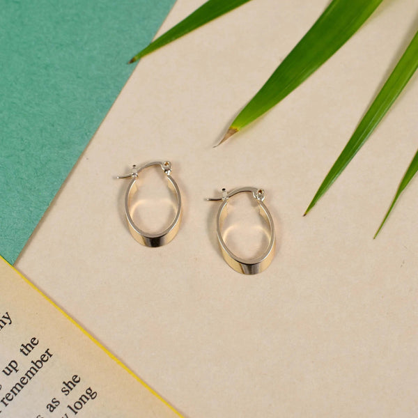 Minimalist Gold Oval Huggies