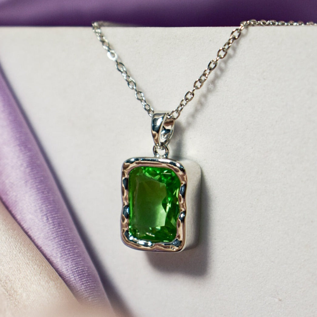 Vintage Emerald Chic Necklace -Silver