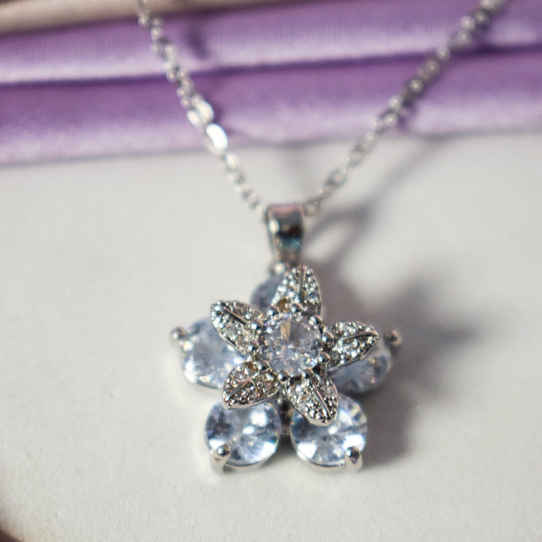 Blossom Waltz Silver Necklace Salty