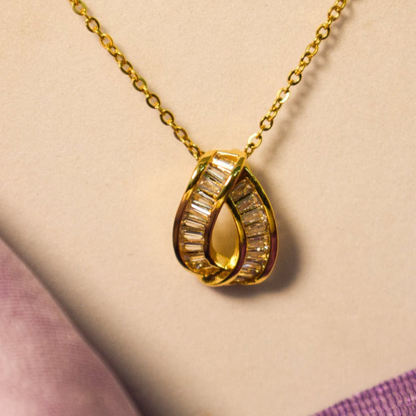 Effortless Glamour Golden Strand Necklace