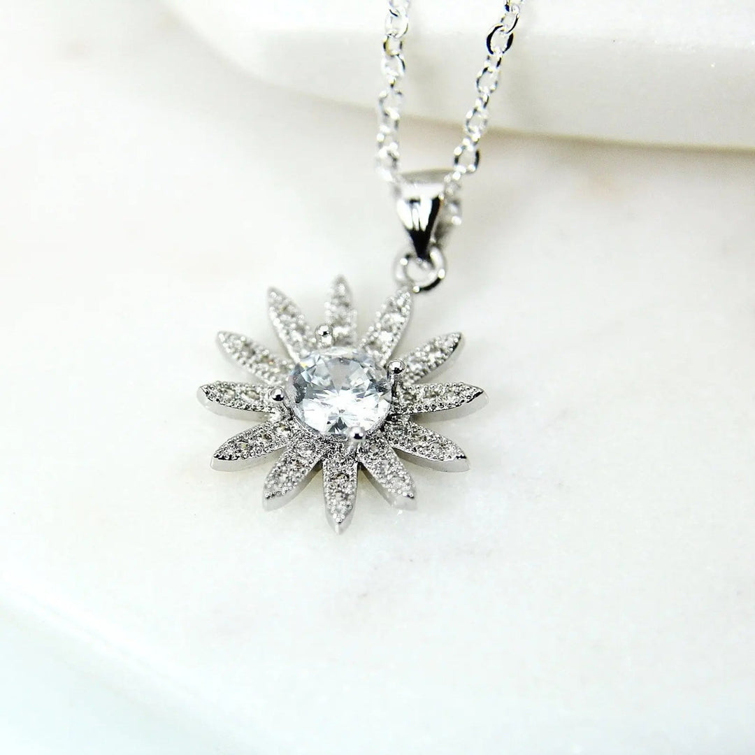 Daisy Flower Crystal Necklace - Silver - Salty Accessories