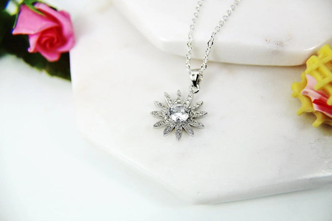 Daisy Flower Crystal Necklace - Silver - Salty Accessories