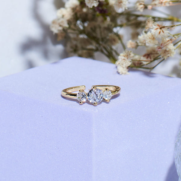 Diamond Knots Golden Ring