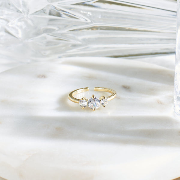 Diamond Knots Golden Ring