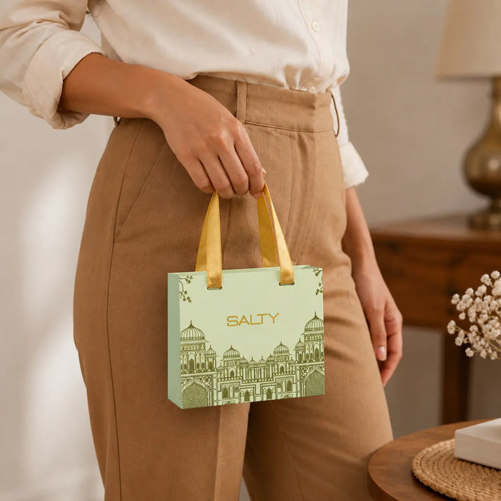 EMPTY-GOLDRIBBONBOX | Salty
