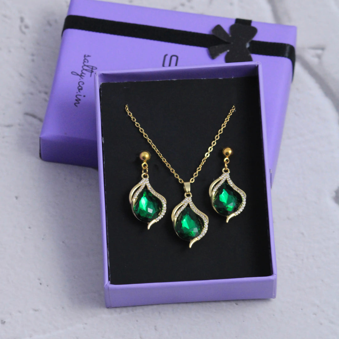 Romantic Emerald Earrings and Necklace Set - Salty Accessories