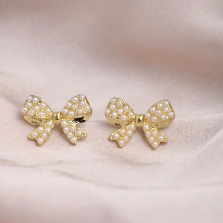 Minimal Pearl Bow Everyday Earrings - Salty Accessories