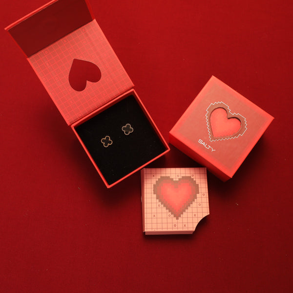 Posh Night Clover Studs With Valentine Box