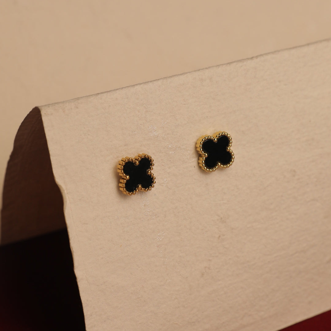 Posh Night Clover Studs With Valentine Box