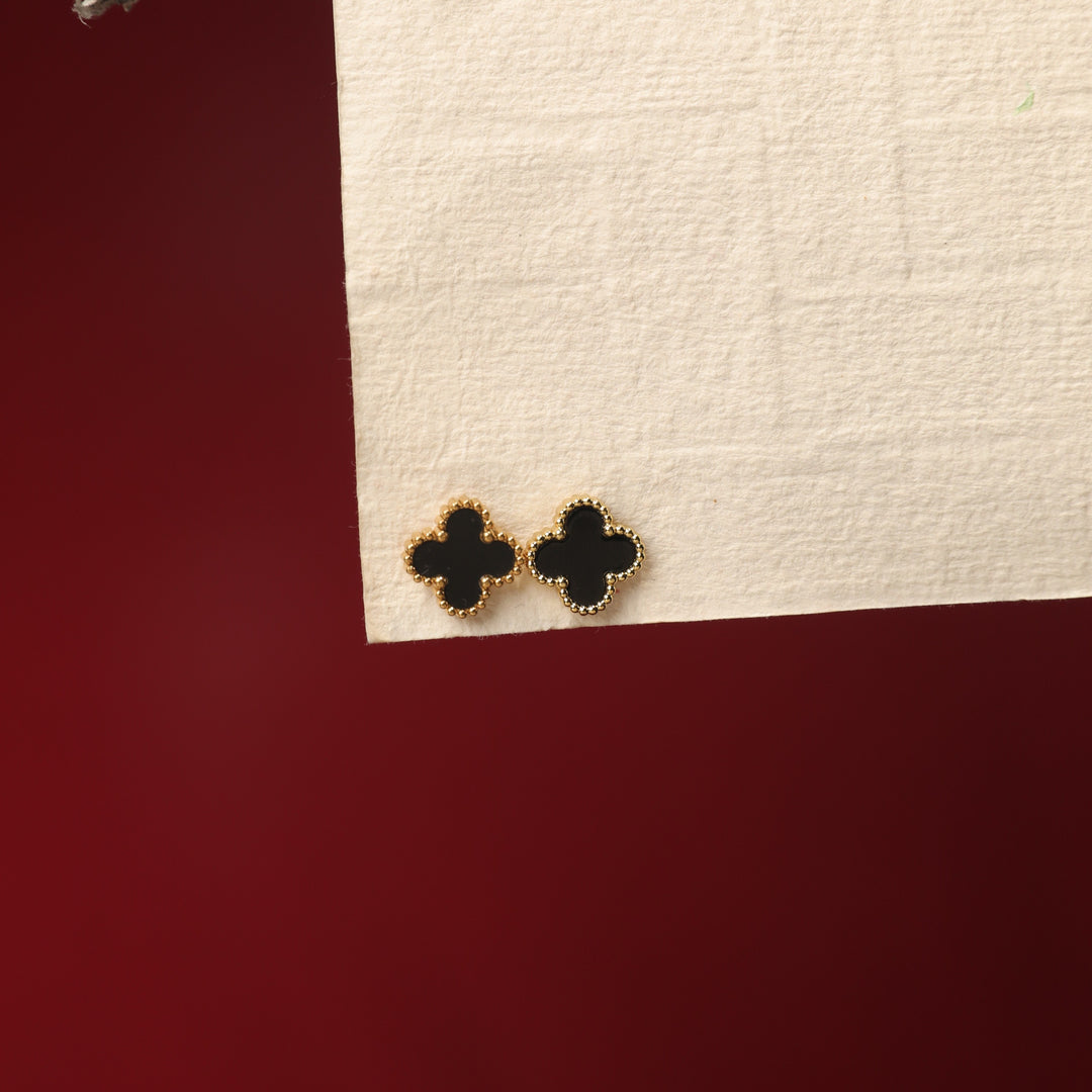 Posh Night Clover Studs With Valentine Box