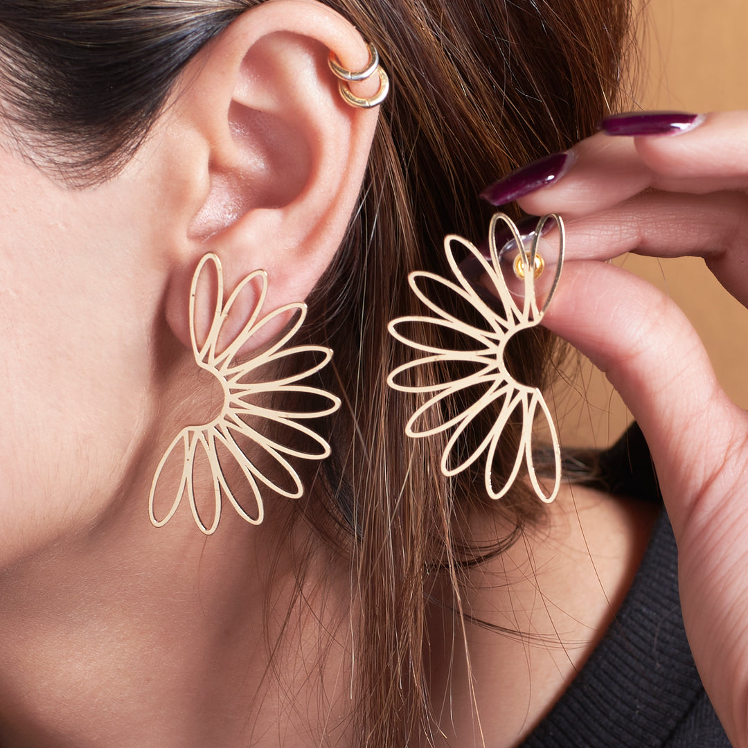 Half Daisy Gold Earring