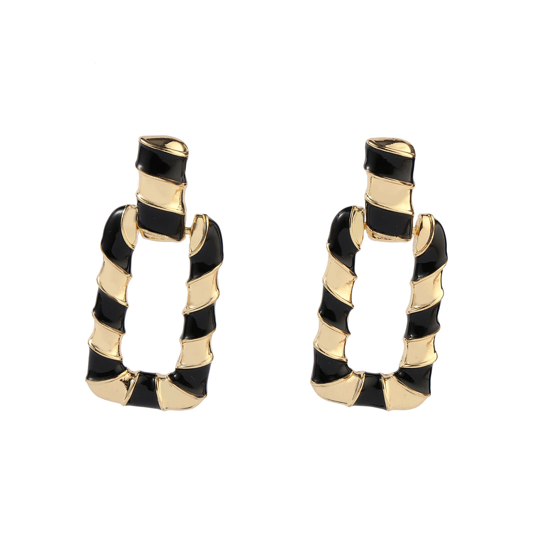 Gleaming Black Luxury Gold Earring