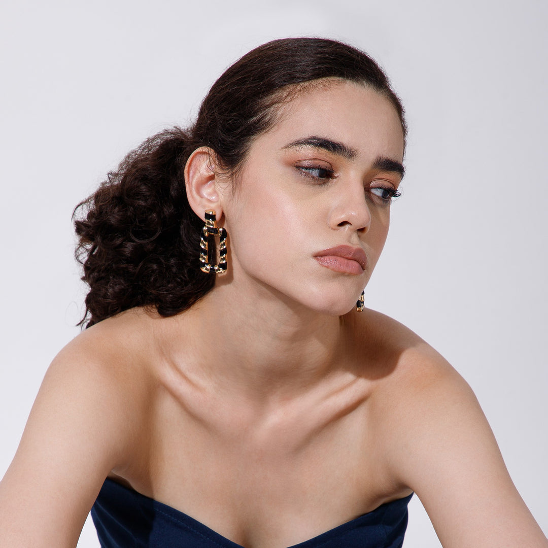 Gleaming Black Luxury Gold Earring