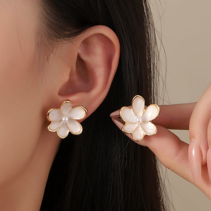 Daisy Luxury Gold Earring