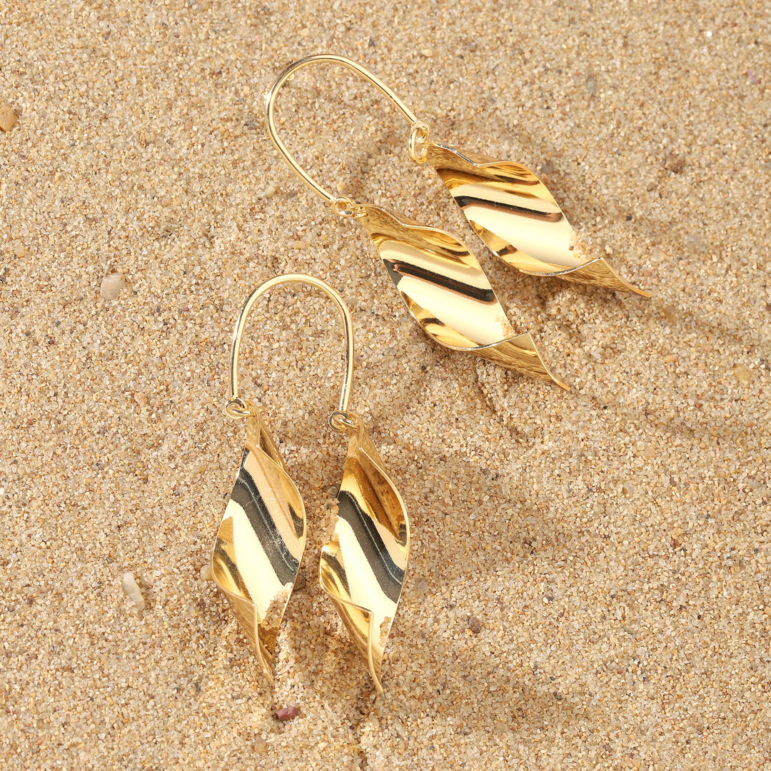 Exuberant Luxury Gold Earring