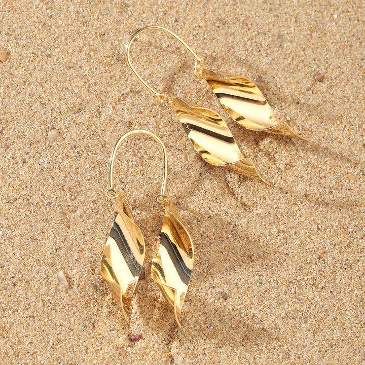 Exuberant Luxury Gold Earring