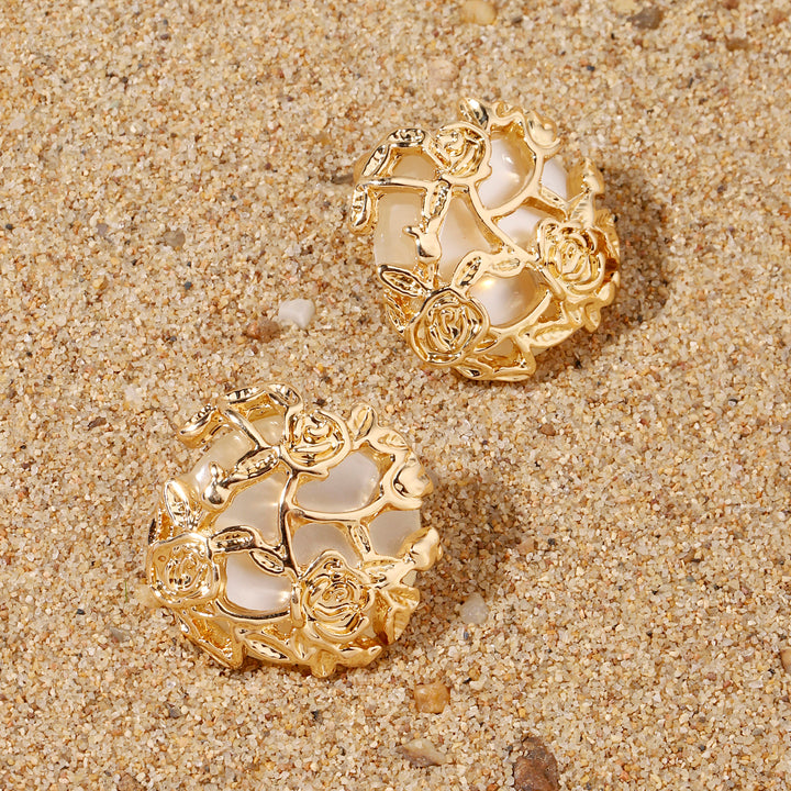 Alluring Luxury Gold Earring