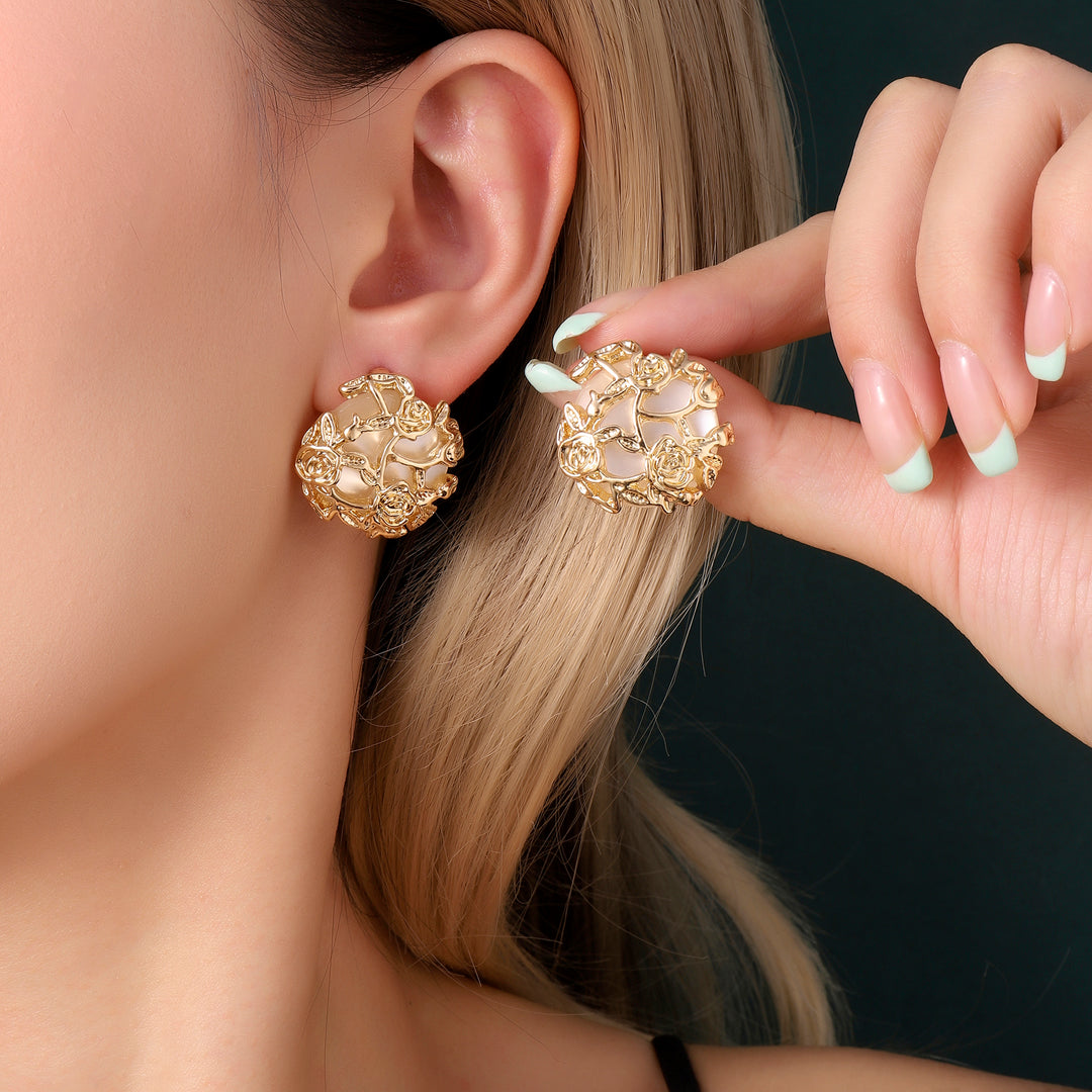 Alluring Luxury Gold Earring