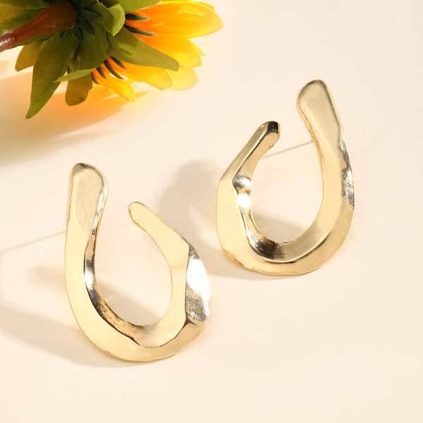 Elusive Luxury Gold Earring