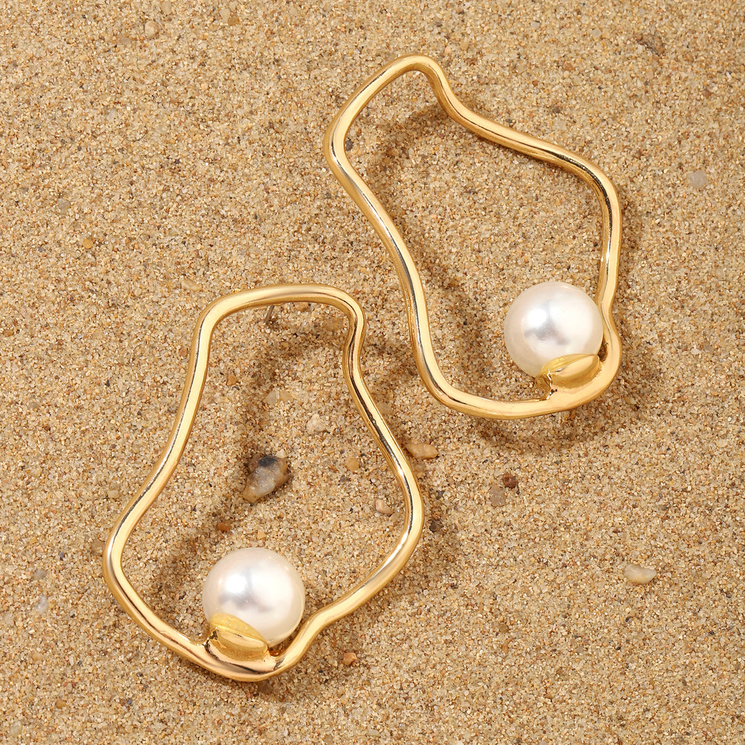 Pitted Pearl Gold Earring