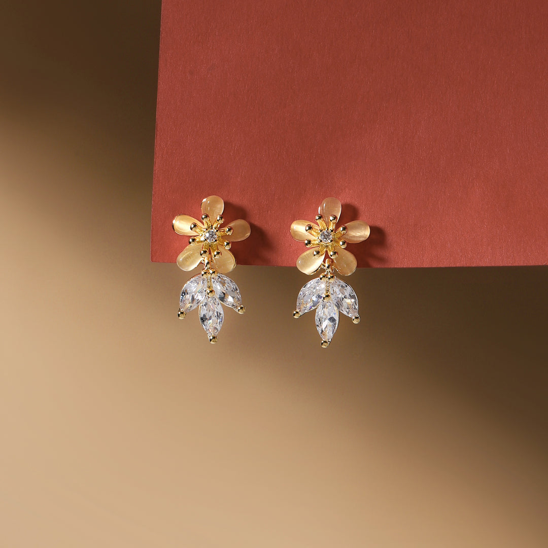 Frost Bloom Stud Earrings - Gold