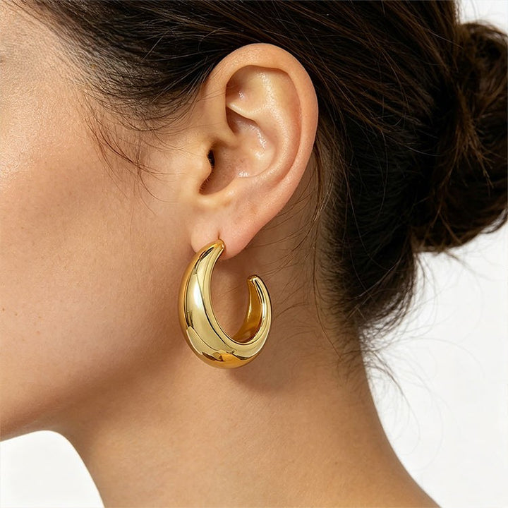 Solenne Curve Hoop Earrings